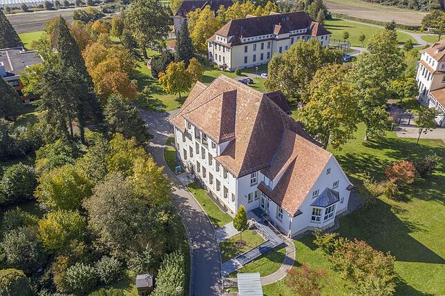 In diesem Gebäude im Herzen des ZFP sind diese Abteilungen untergebracht: Krankenhausdirektion, Direktion Pflege, Direktion Forensische ...