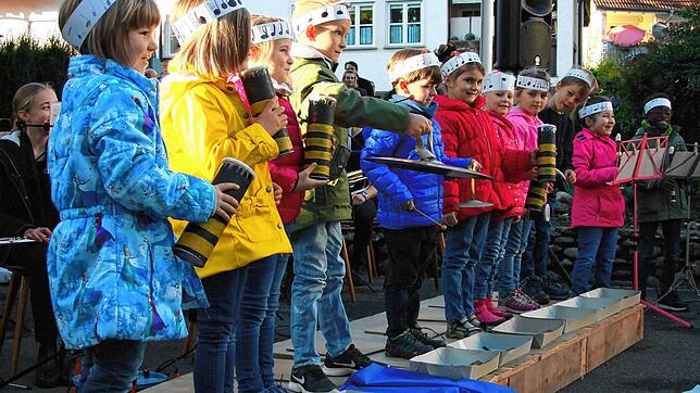 Kinder von der Musikschule Höri zeigten bei der Preisverleihung, wie sicher ihr Gespür für den Takt und die Musik schon geworden ist.