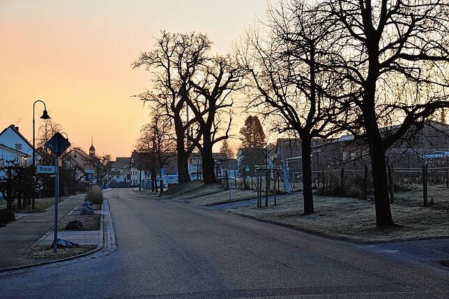 Auf der rechten Straßenseite soll am Orteingang von Bodman an der Kaiserpfalzstraße der Weilerkapellen-Parkplatz erweitert werden, der ...