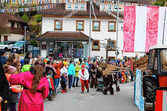 Bild 8: Tierisch was los beim Umzug am Fasnetsmendig: Teil 2