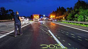 Die Polizei hat in einem Unfallauto auf der A81 in Baden-Württemberg außer dem schwerstverletzten Fahrer noch eine Leiche auf der ...