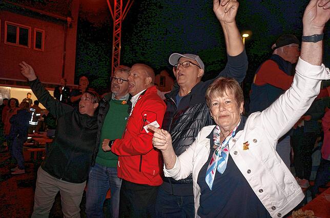 Bild 24: Stadtmusik Tiengen spielt zum Abschluss des Schwyzertags: Das sind die Bilder