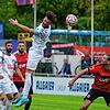 Vergeblich gereckt: Der FC 08 Villingen (Dragan Ovuka beim Kopfball) unterliegt in Göppingen (Mijo Tunjic) mit 0:1.