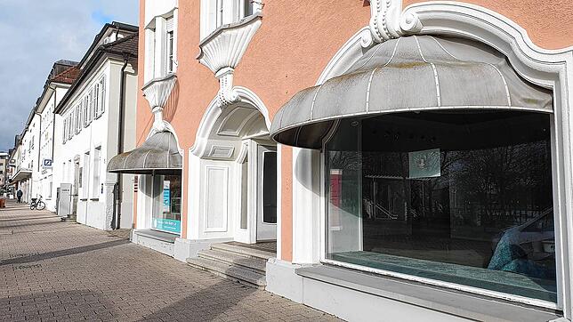 Die Eisdiele Mina Gelato zieht von der Fußgängerzone etwas weiter hoch in die Karlstraße 17, wo es einst Nähmaschinen, Zubehör und Wolle ...