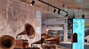 Das Phonomuseum St. Georgen bietet eine einmalige Sammlung historischer Phonographen, Grammophone, Plattenspieler und Musikboxen. Foto: ...