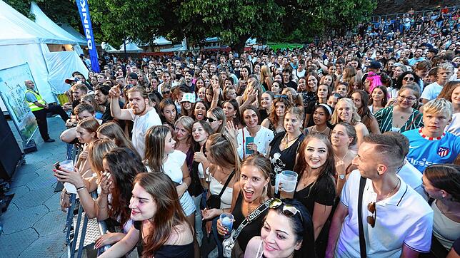 Bild 16: Die besten Bilder vom Bausa-Konzert beim Hohentwiel-Festival Teil 4