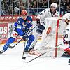 Die Schwenninger Wild Wings um Max Görtz (links) sind mit einem 2:1-Sieg gegen die Adler Mannheim gut in die neue Saison gestartet.