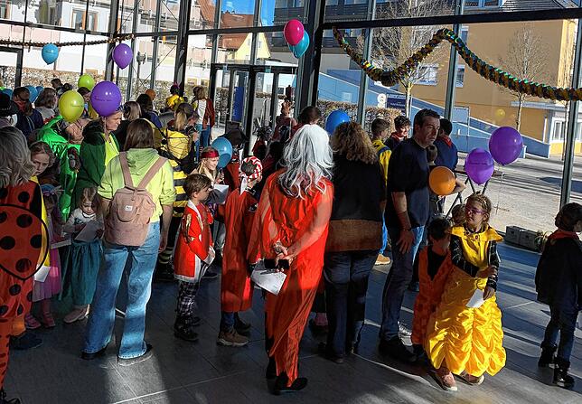Am Fasnetdienstag sind in der Donauhalle immer viele bunte und vor allem junge Gäste anzutreffen.