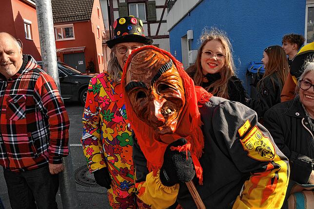 Bild 20: Historische Narrenzunft begeistert mit ihrem Umzug am Fasnetssunntig