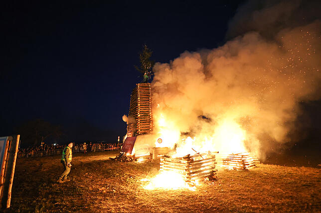 Bild 24: Litzelstetten 2025: Diese Funkenfeuer-Bilder fangen die Tradition perfekt ein!