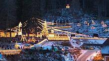 Beim Triberger Weihnachtszauber erstrahlt die ganze Landschaft.