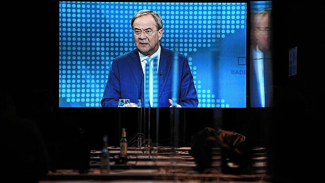 CDU-Kandidat Armin Laschet beim ersten TV-Triell: entschlossene Miene, aggressiver Stil.