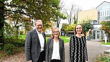 Im Garten des Amtsgerichts Singen (von links): Christoph Reichert, Präsident des Konstanzer Landgerichts, Anke Baumeister, Richterin am ...