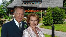 Ein Bild aus längst vergangenen Zeiten: Die Schauspieler Klausjürgen Wussow und Gaby Dohm posieren im Jahr 2004 vor dem Heimatmuseum ...