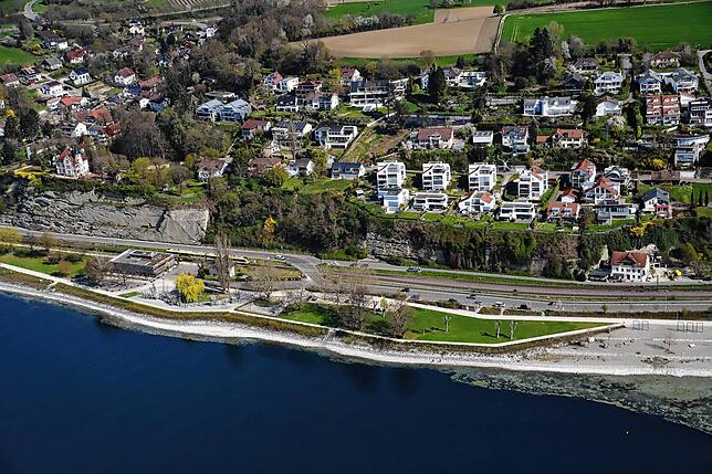 Zurück nach Überlingen, wo unser Flug auf dem Heimatflughafen von Gerhard Plessing endet. Hier noch ein Bild vom Uferpark samt ...