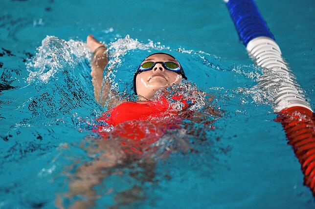 Das schwimmen im Häfler Sportbad ist laut Corona-Vorschrift derzeit nur für bis zu 365 Gäste am Tag erlaubt.