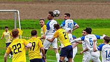 Zweimal traf Max Chrobok (beim Kopfball) für den FC Radolfzell, die SG Dettingen-Dingelsdorf aber gleich viermal zum 4:2.
