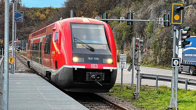 Für den Schülerverkehr wurde die Bahnstrecke zwischen Lauchringen und Stühlingen bereits wieder reaktiviert. Bis 2027 sollen die Züge ...