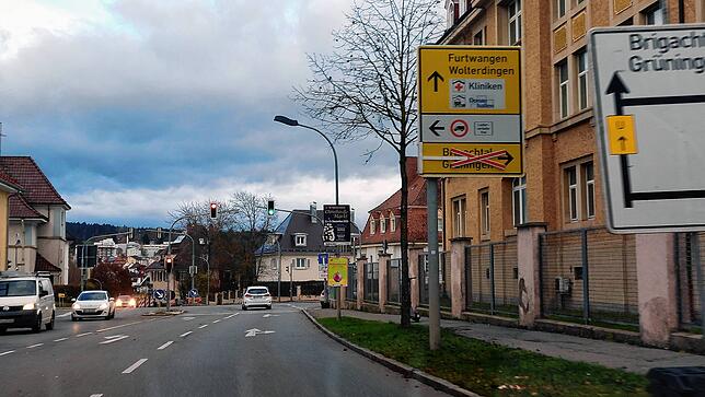 Der Verkehr nach Grüningen und Brigachtal wird großräumig in Richtung Neue Wolterdinger Straße und dann über Aufen umgeleitet. ...