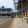 An der Eigeltinger Schule wird sich bald einiges verändern: Die Container (links) werden im Zuge der Arbeiten abgebaut, denn hier soll ...