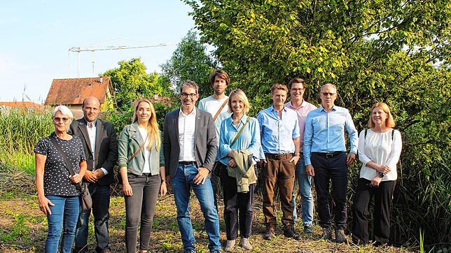 Die ehrenamtliche Biberbeauftragte Lucia Fuchs, Ortsvorsteher Andreas Bernhart, Saskia Frank (MdL, Grüne), Staatssekretär Andre Baumann, ...