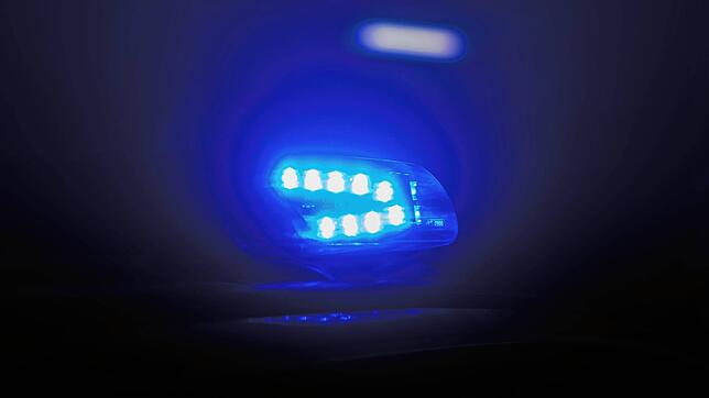 (Symbolbild) Die Polizei ermittelt wegen einer körperlichen Auseinandersetzung, bei der am Samstag, 25. Januar, gegen 3 Uhr mehrere ...