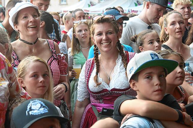 Bild 13: Fäaschtbänkler begeistern 5000 Fans beim letzten Schloss Salem Open Air – Die besten Bilder!