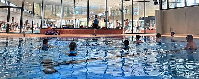 Fit und Gesund beim Aqua Fitness Eine exklusive Aquafitness-Einheit erlebte das Fit und Gesund Team im Schwaketenbad. Das Trainingsprogramm überraschte nach einer ...