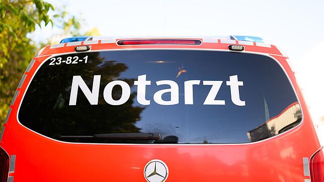 Ein Arbeiter hat sich bei einem Sturz in Ravensburg schwer verletzt. (Symbolbild)