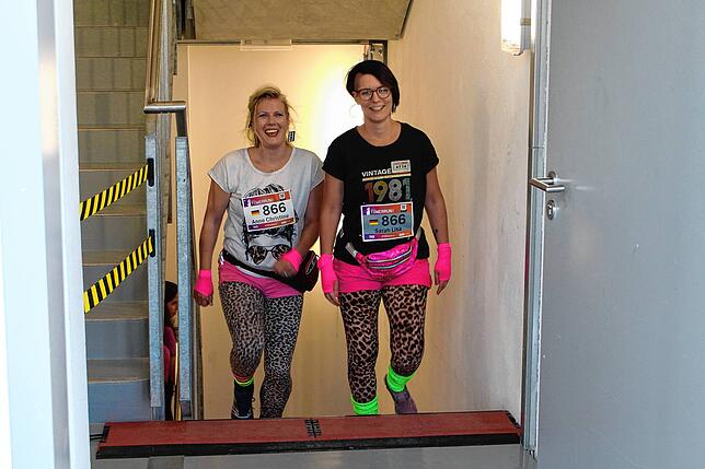 Anne Christine Rapp (links) und Sarah Lisa Schnekenburger schaffen es als Team AnSa auf Platz 15.