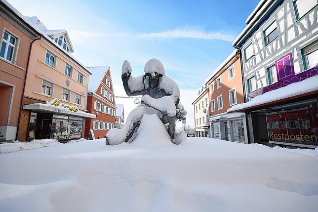 Bild 3: Und noch mehr Schnee! Die weißen Berge türmen sich in Stockach