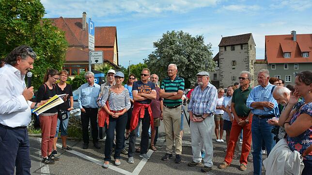 Startpunkt für den ersten Bürgerspaziergang zum Stadtentwicklungskonzept "Meersburg 2030" war der Bleicheplatz bei der alten Post. ...
