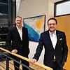 Die beiden Vorstände der Volksbank Hochrhein, Stefan Aust (links) und Thomas Hintermeier, sind zufrieden mit dem Geschäftsjahr 2021 ...