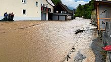 Der Stühlinger Ortsteil Grimmelshofen am Donnerstag vergangener Woche: Nach heftigen Regenfällen ist der Mühlebach über sein Ufer ...