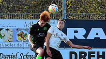 Dieses Kopfballduell gewinnt der Steißlinger Fabian Vochazer (links) gegen Vincent Mager. Am Ende aber setzte sich der SV ...