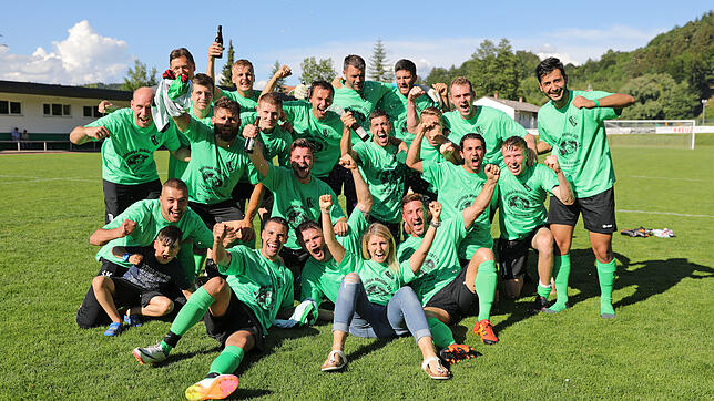 Großer Jubel beim Bezirksliga-Spitzenreiter. Mit einem 3:0-Sieg über die SG Illmensee/Heiligenberg hat der VfR Stockach sich den Titel ...