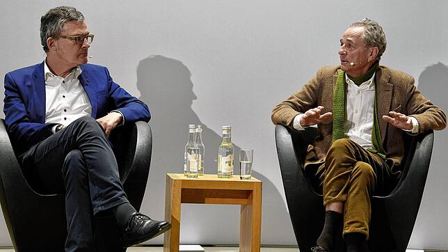 Roderich Kiesewetter (links) und Tim Guldimann diskutieren in der Zeppelin-Universität in Friedrichshafen, wie Friede in Europa ...