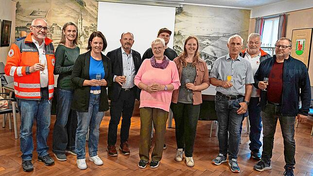 Dieses Mal kann nur ein Teil der Geehrten ins Rathaus kommen. Unser Bild zeigt (von links) Hans-Jürgen Freund, Veronika Hofmann, Maria ...