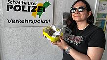 Sie sind wieder glücklich vereint: die Schildkröte Xantipe und ihre 28-jährige Besitzerin.