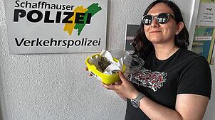Sie sind wieder glücklich vereint: die Schildkröte Xantipe und ihre 28-jährige Besitzerin.