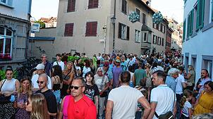 (Archivbild) Anfang Juli 2025 lockte der Gassenfreitag zahlreiche Einheimische und Besucher in die Niederburg. Über Jahre hinweg hat ...