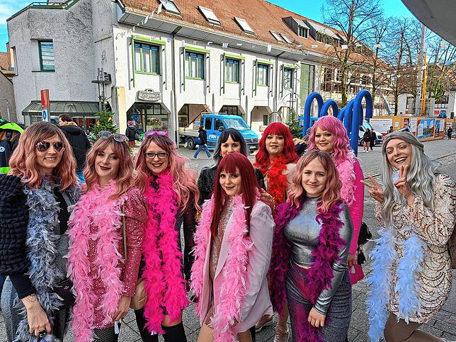 Bild 3: So bunt feiern die Wiiber in Bad Säckingen