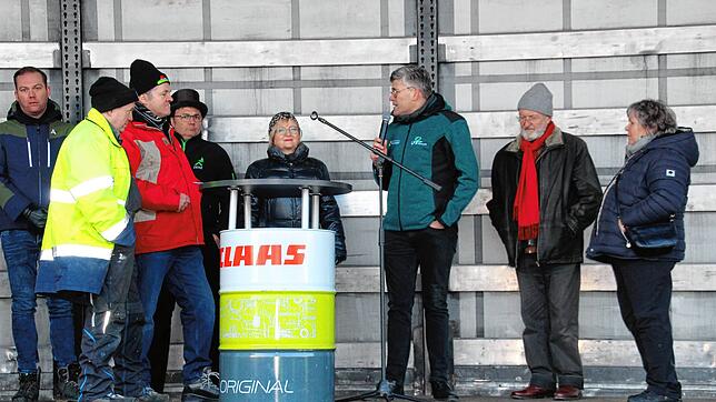 Auf der Bühne von rechts: Martina Braun (Grüne), Alfred Winkler (SPD), Landrat Martin Kistler, Sabine Hartmann-Müller (CDU), ...