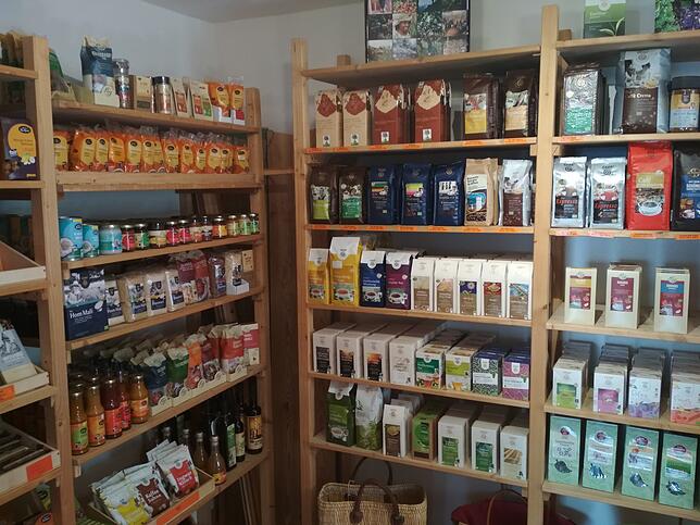 Auch in Tiengen und Waldshut gibt es je einen Weltladen, in dem fair gehandelte Produkte gekauft werden können. Im Weltladen in Tiengen ...