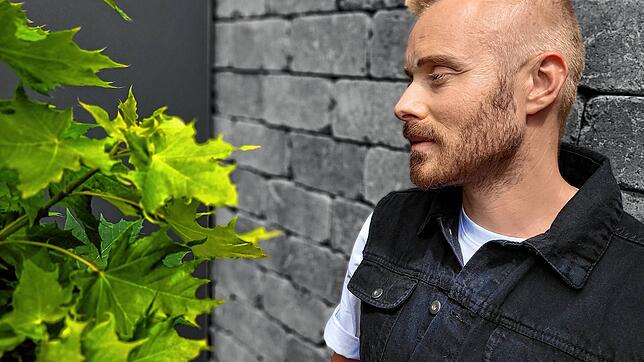 Der Mooser Musiker und Immobilienmakler Sebastian Hirsch stürmte unter dem Künstlernamen Christ. mit seinem Song Change die ...