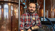 German Kustov ist der Brauer im Brauhaus Joh. Albrecht in Konstanz. Er genießt es, Kreativität in den Prozess einfließen zu lassen.