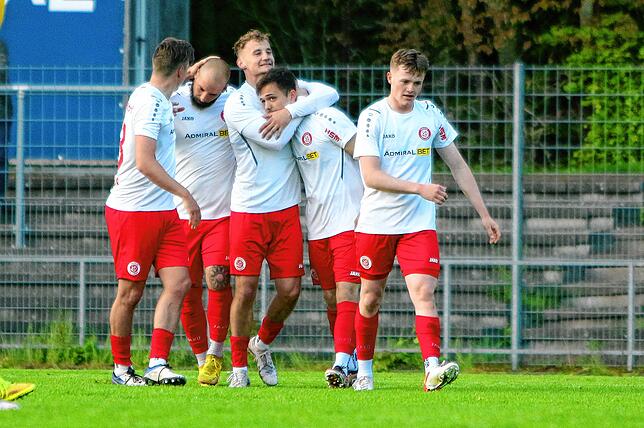 Bild 21: Die besten Bilder des Verbandsliga-Derbys zwischen dem SC Pfullendorf und dem FC Singen