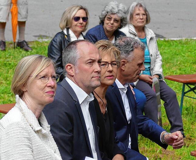 Landrätin Stefanie Bürkle, Stettens Bürgermeister Maik Lehn, Andrea und Martin Huthmacher, Vorsitzender der SPD-Fraktion Sigmaringen, ...