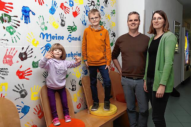 Die Familienreha führt Familie Ley in die Nachsorgeklinik in Tannheim. Magdalena, ihr großer Bruder Constantin und die Eltern Hilko und ...