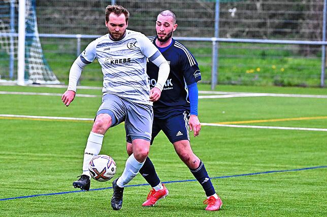 Bild 2: TuS Efringen-Kirchen besiegt SV Blau-Weiß Murg mit 6:2 &ndash; und wir haben Bilder!